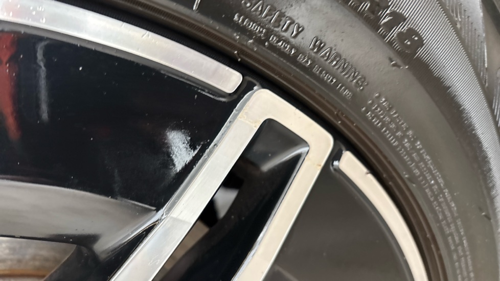 MERCEDES EQA scratches