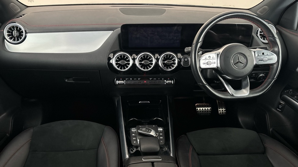 MERCEDES EQA Image 11