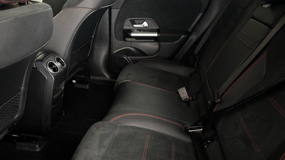 MERCEDES EQA Image 14