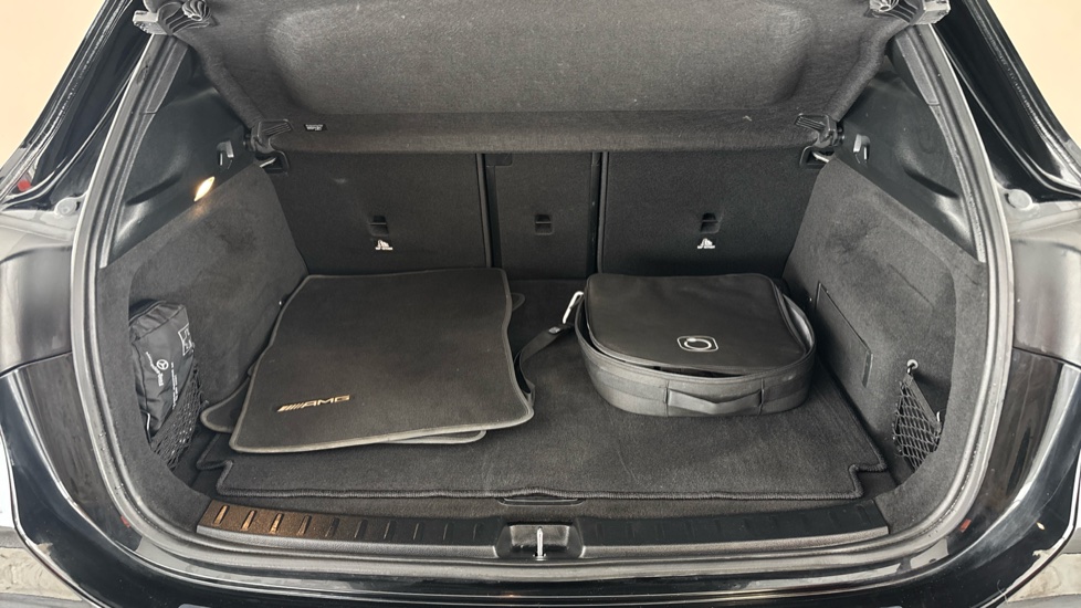 MERCEDES EQA Image 15