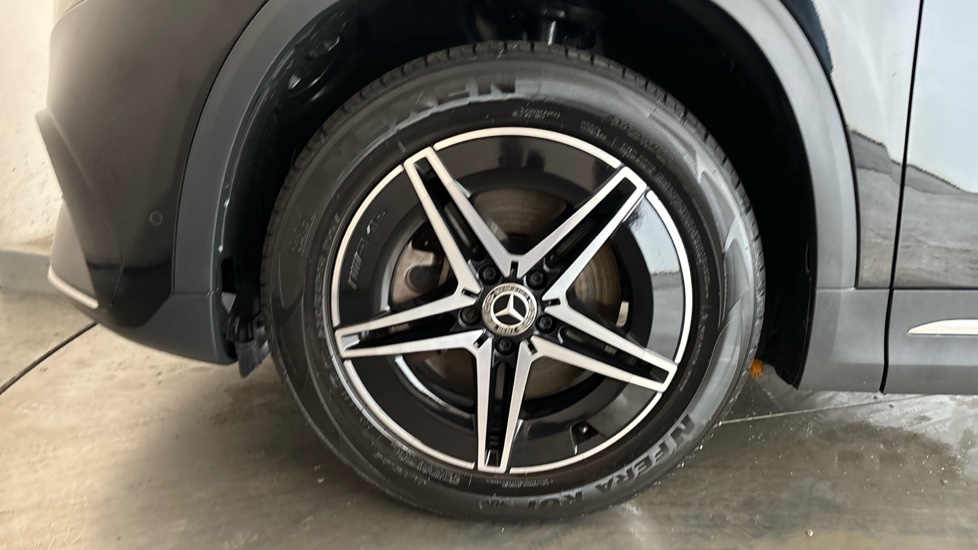 MERCEDES EQA Image 17