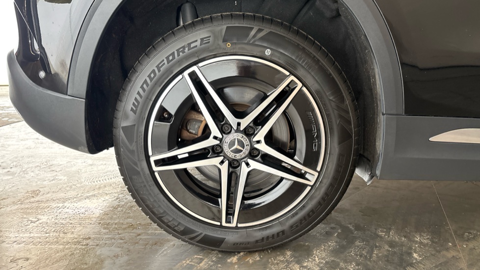 MERCEDES EQA Image 19