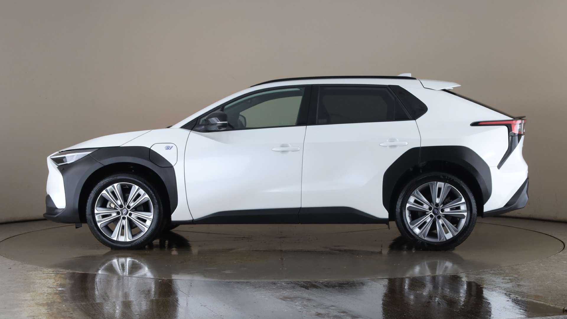 4058401 150kW Touring 71.4kWh 5dr Auto AWD