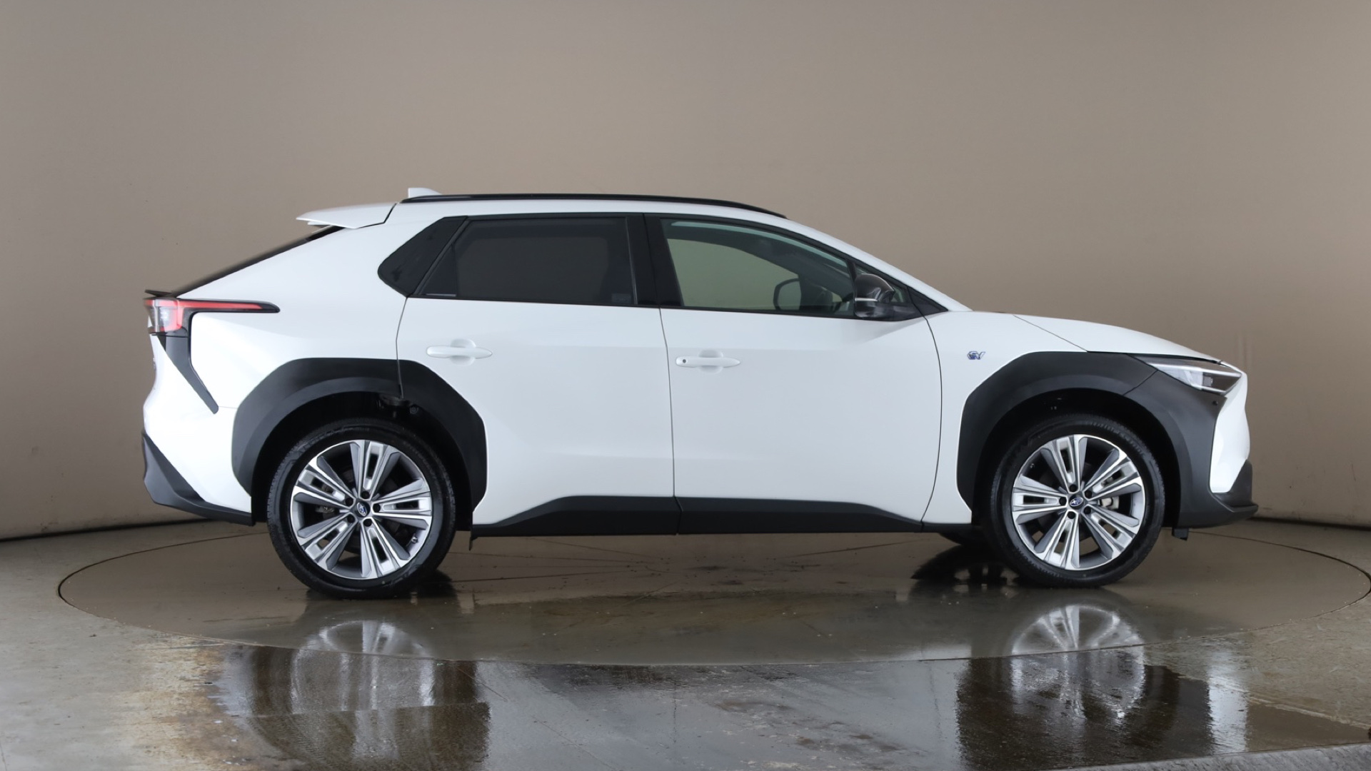 4058401 150kW Touring 71.4kWh 5dr Auto AWD