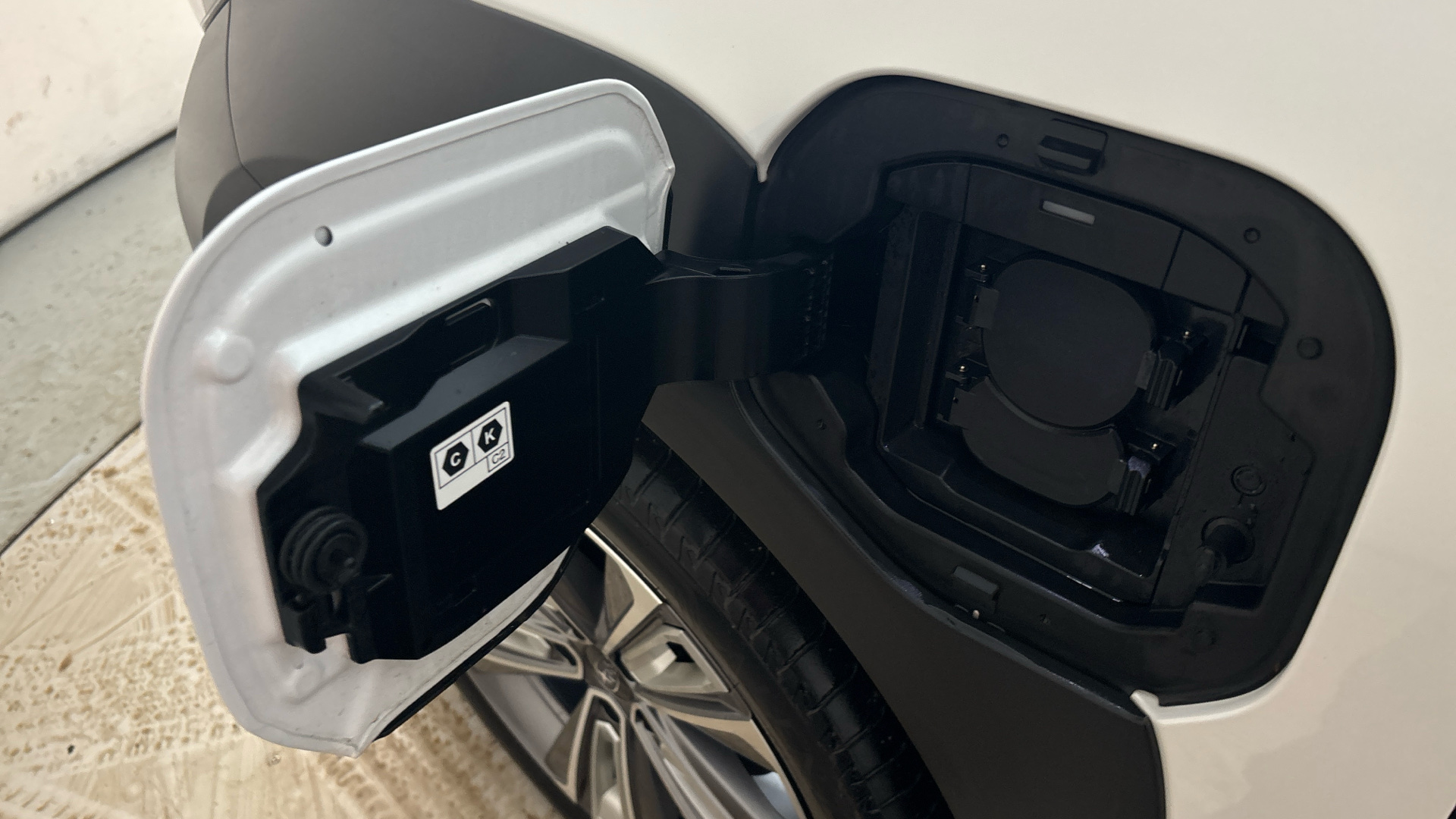 4058401 150kW Touring 71.4kWh 5dr Auto AWD