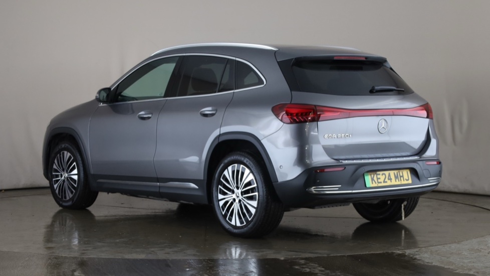 MERCEDES EQA Image 3