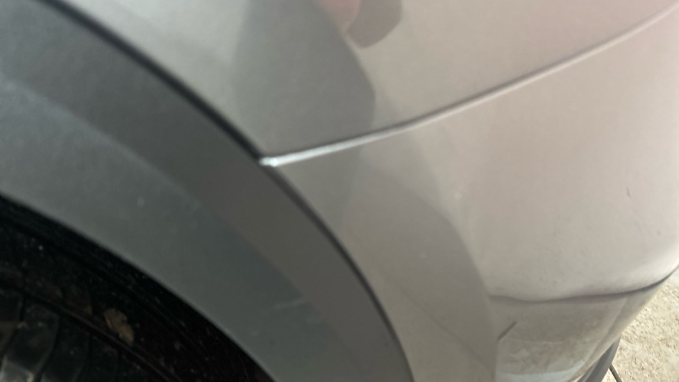 MERCEDES EQA scratches