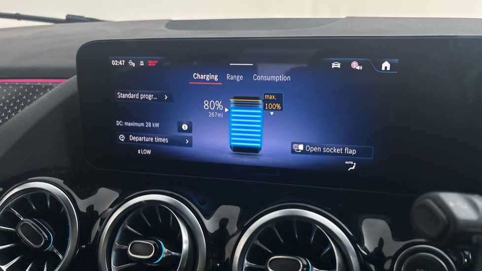 MERCEDES EQA Image 12