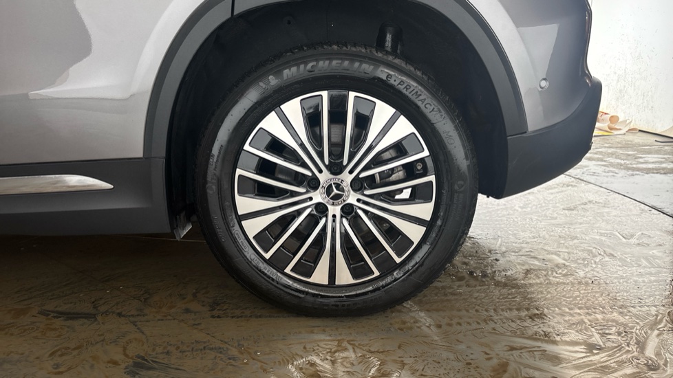 MERCEDES EQA Image 18