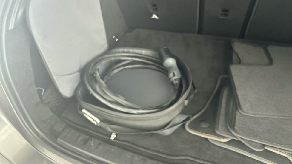 MERCEDES EQA Image 22