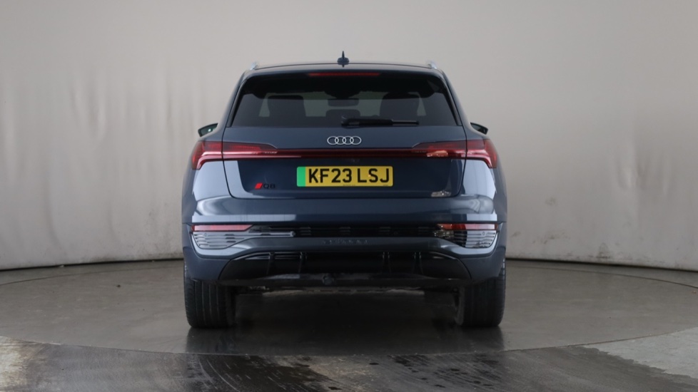 AUDI Q8 Image 4
