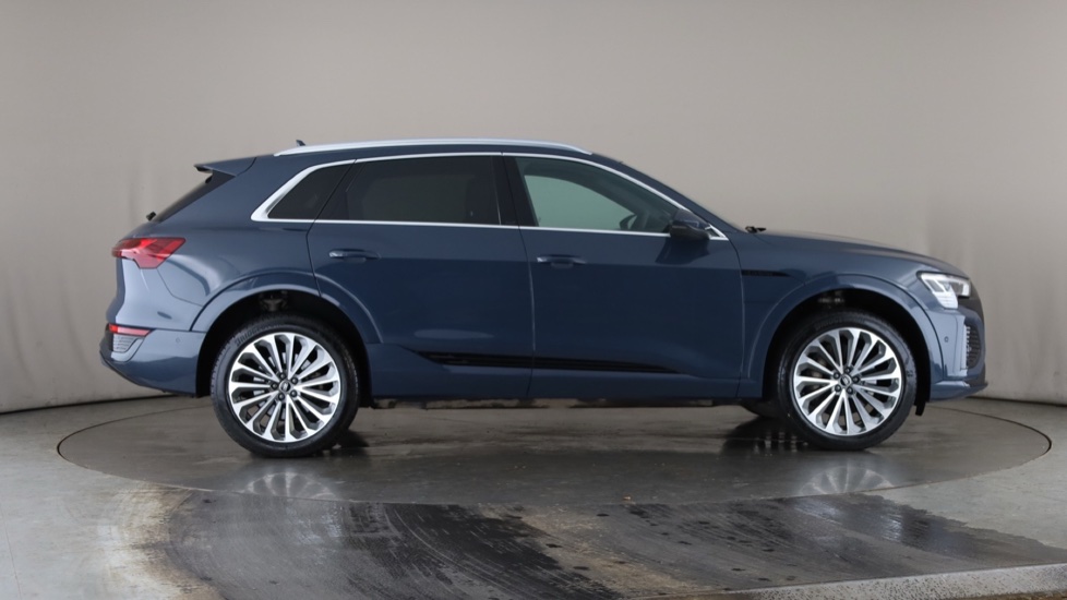 AUDI Q8 Image 6