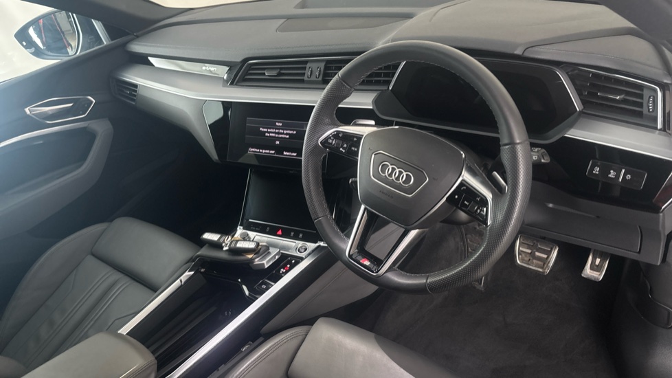 AUDI Q8 Image 9