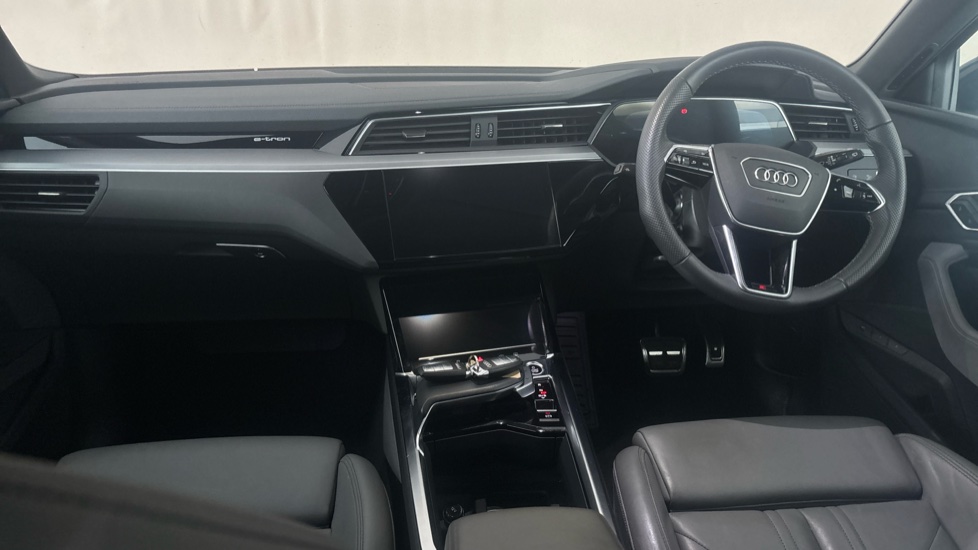 AUDI Q8 Image 11