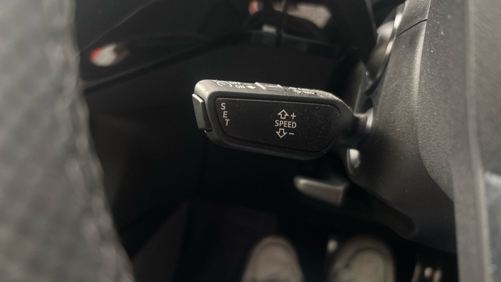 AUDI Q8 cruise control