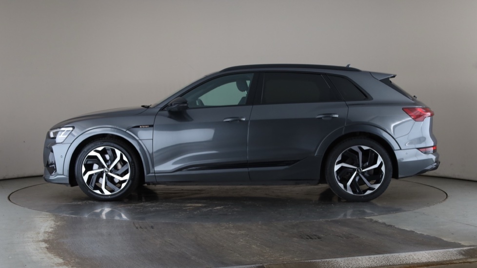 AUDI E-TRON Image 2