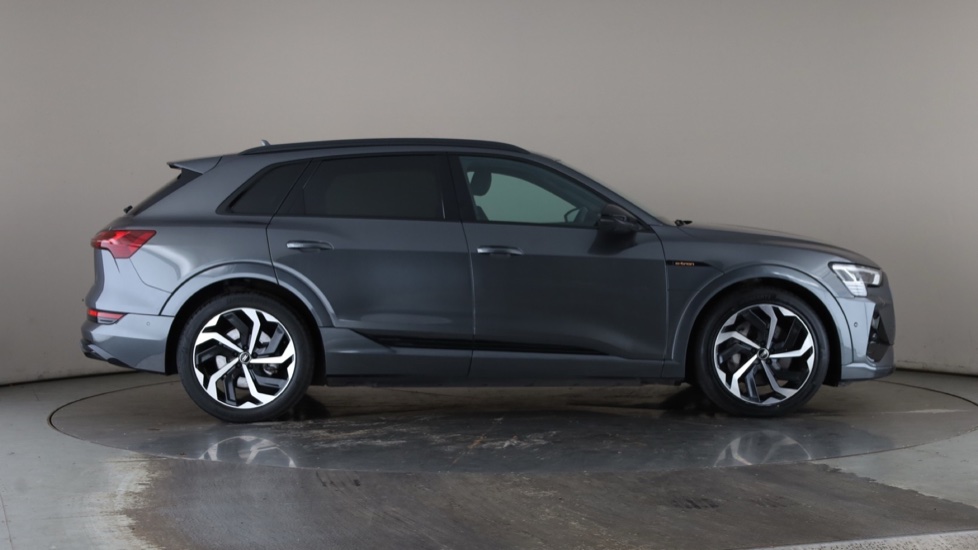 AUDI E-TRON Image 6