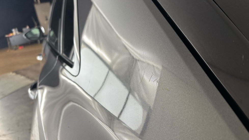 AUDI E-TRON dent
