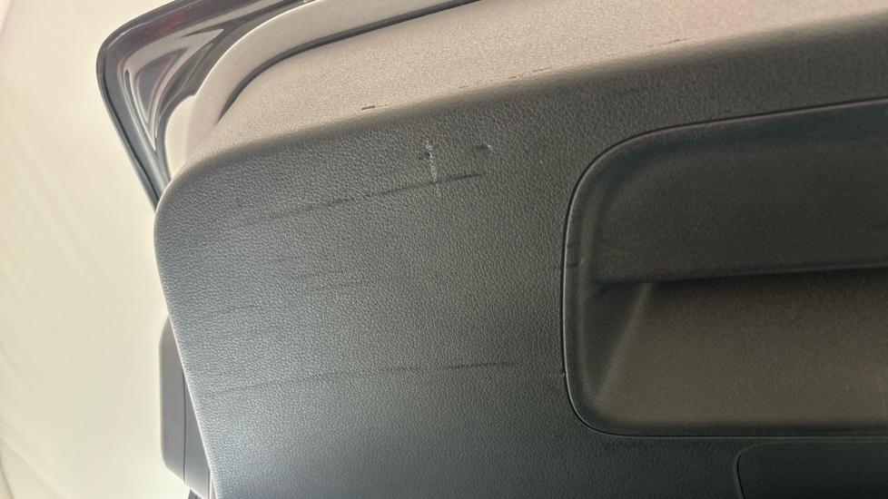 AUDI E-TRON scuff