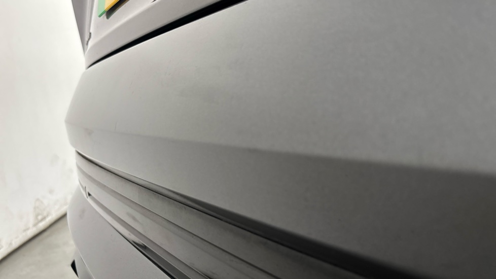 AUDI E-TRON scuff