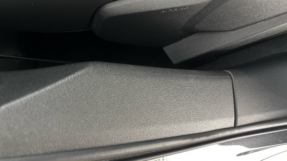 AUDI E-TRON scuff