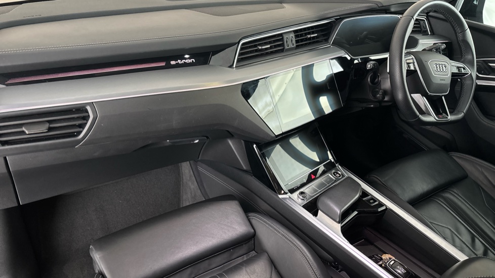 AUDI E-TRON Image 10