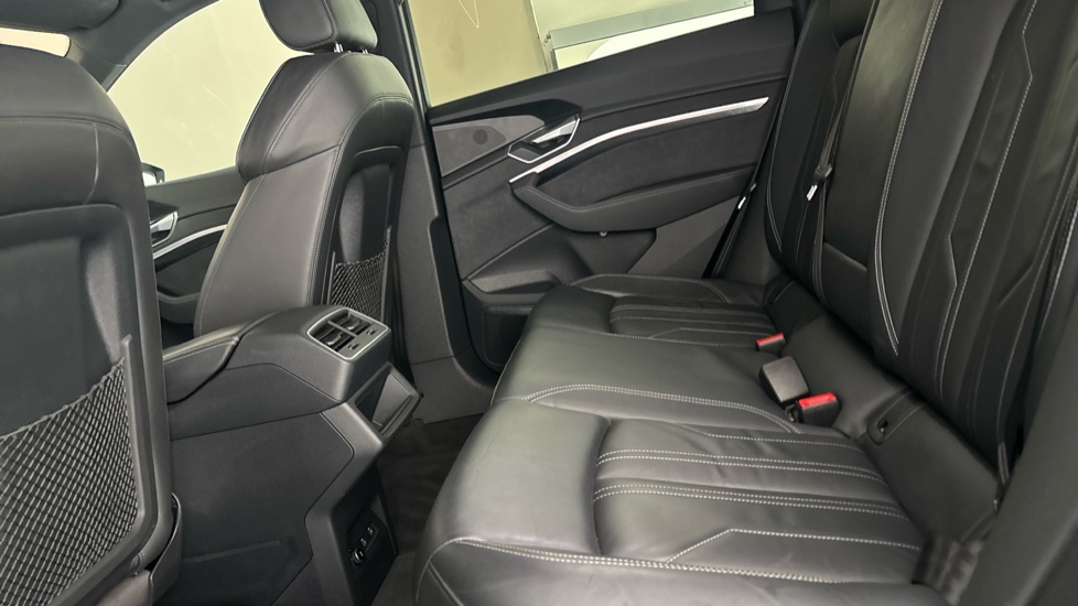AUDI E-TRON Image 14