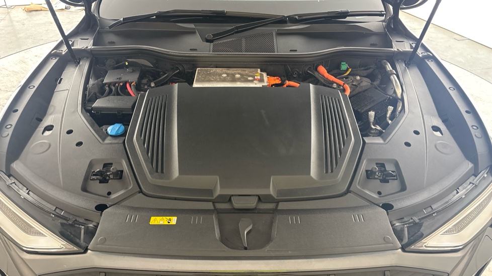 AUDI E-TRON Image 16