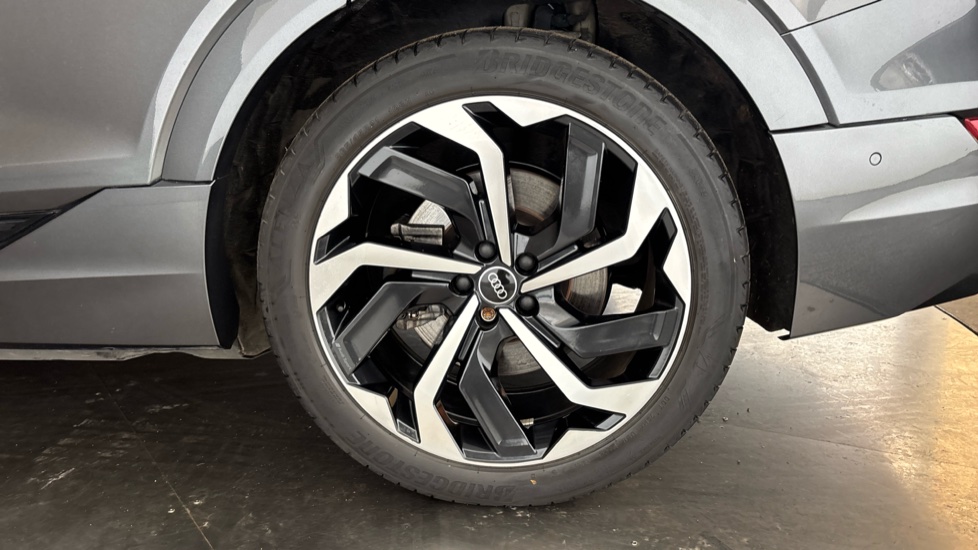 AUDI E-TRON Image 18
