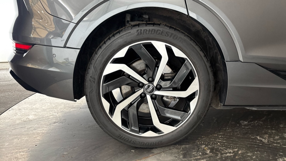 AUDI E-TRON Image 19