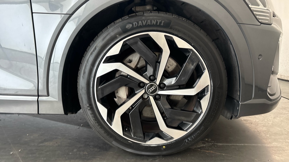 AUDI E-TRON Image 20