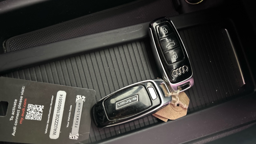AUDI E-TRON two keys