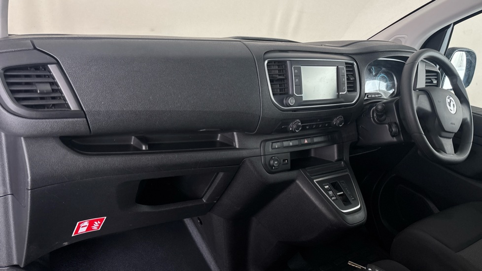 VAUXHALL VIVARO-E LIFE Image 10
