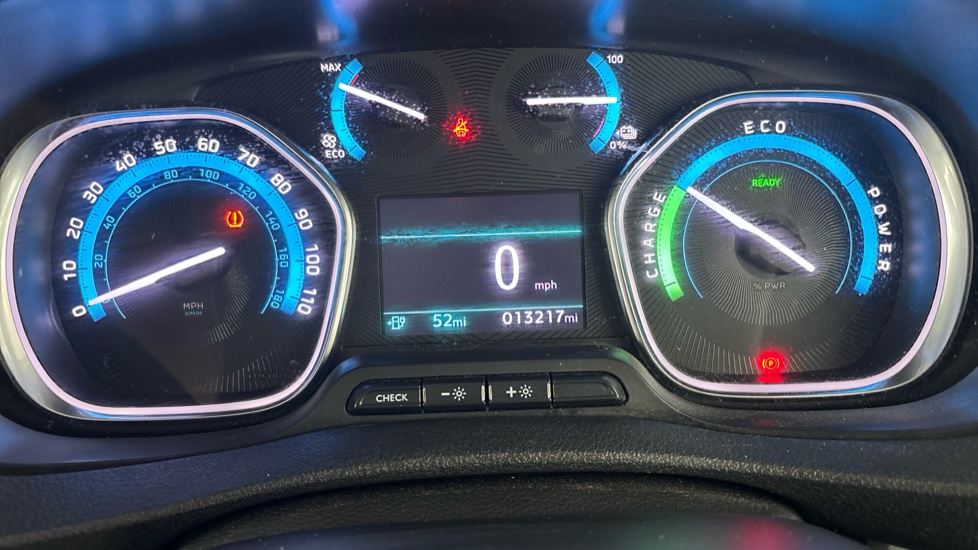 VAUXHALL VIVARO-E LIFE Image 13