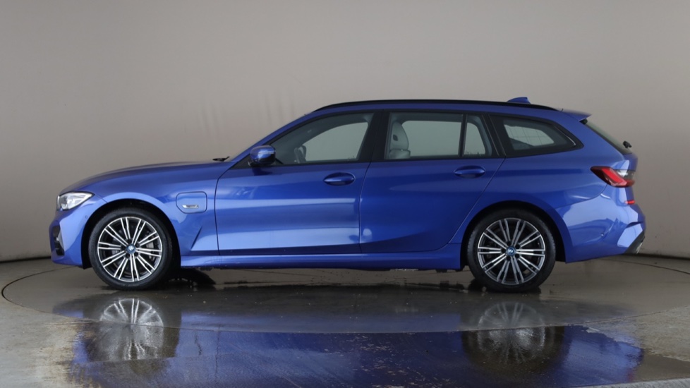 BMW 3 SERIES Image 2