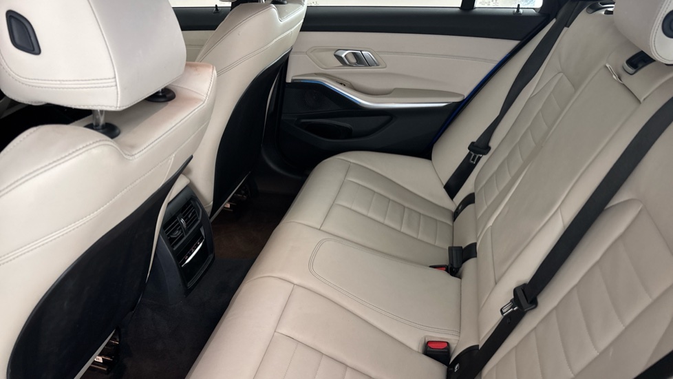 BMW 3 SERIES Image 14