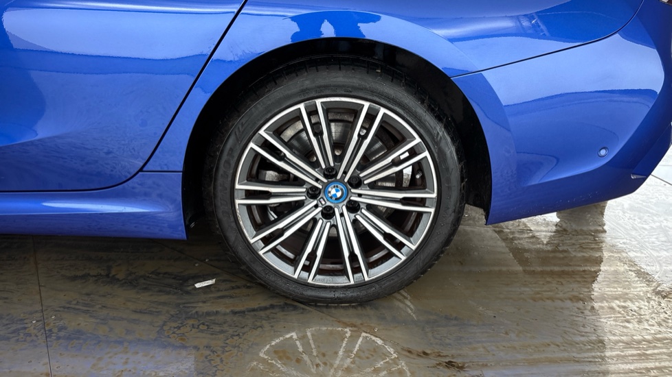 BMW 3 SERIES Image 18