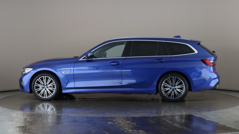 BMW 3 SERIES Image 2