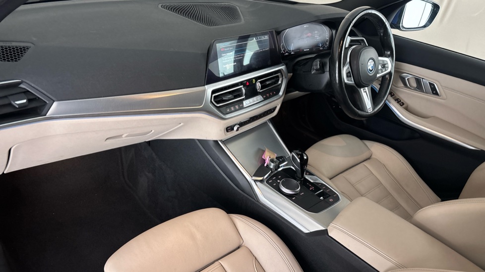 BMW 3 SERIES Image 10