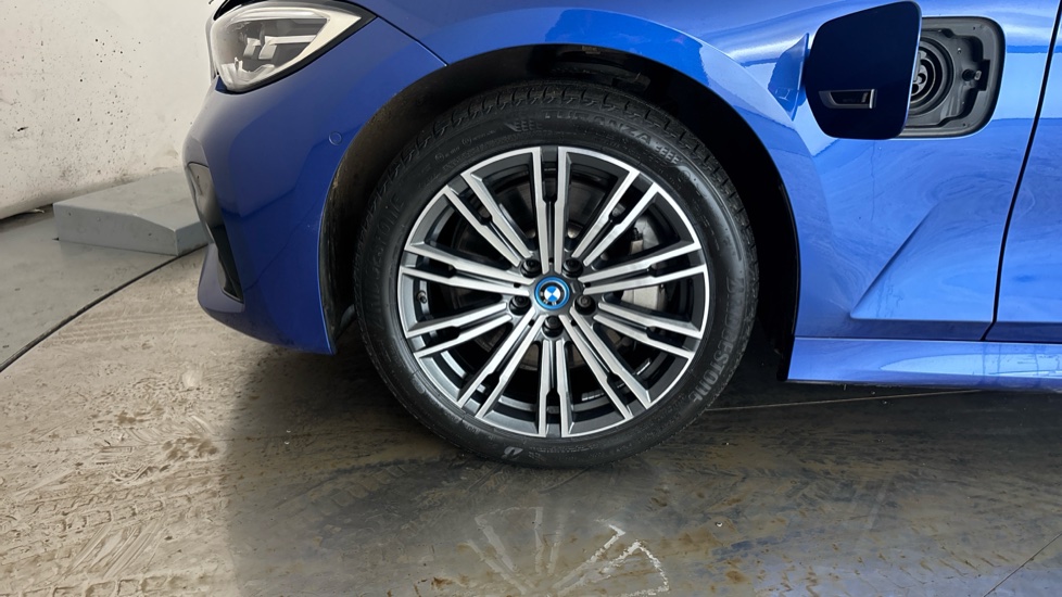 BMW 3 SERIES Image 17