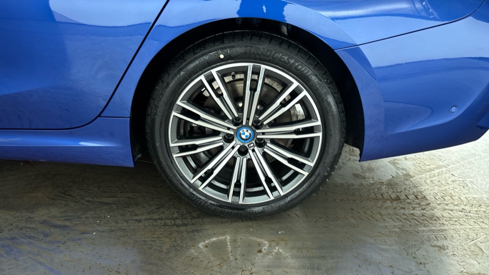 BMW 3 SERIES Image 18