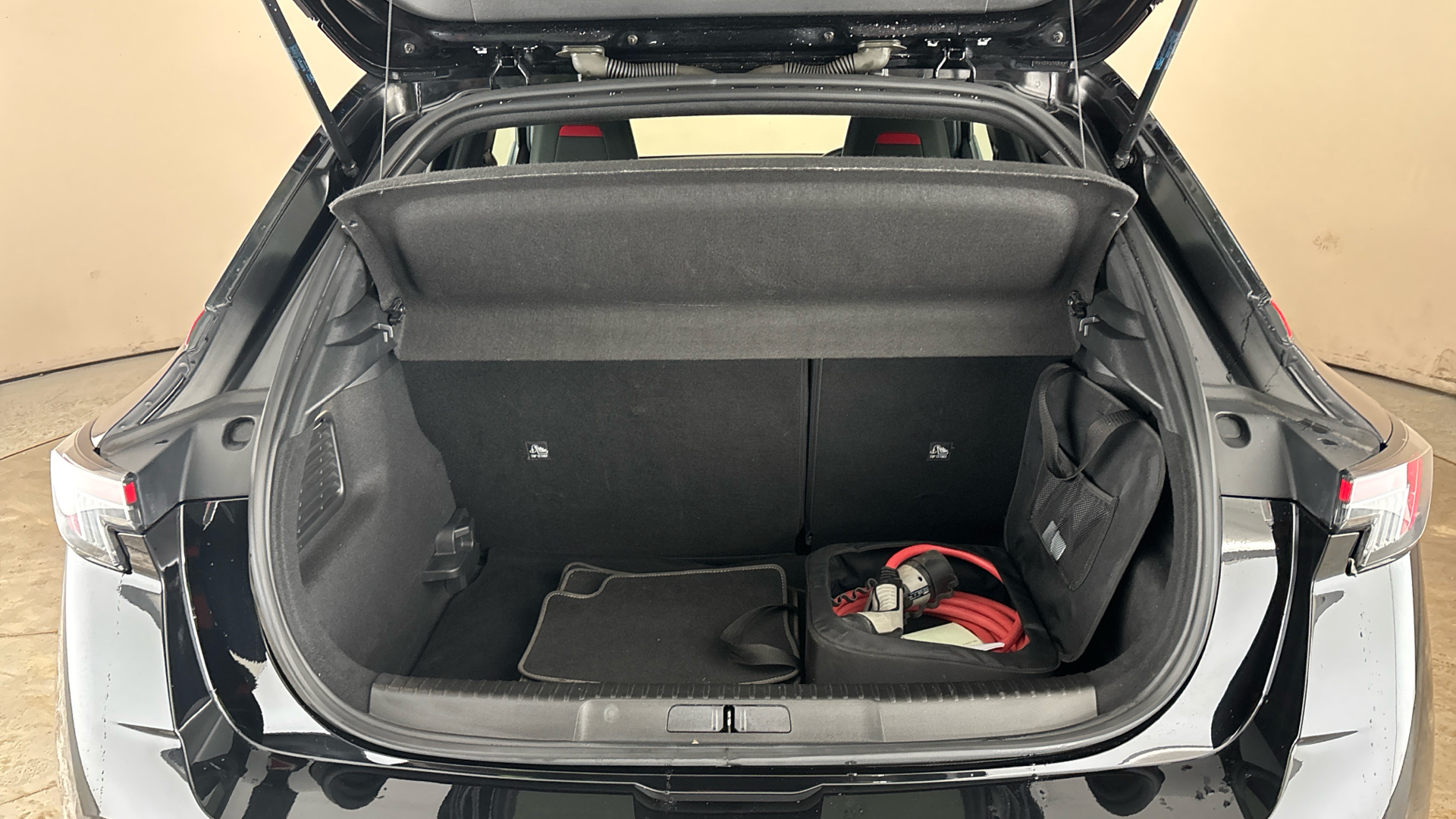 4070981 100kW SRi Premium 50kWh 5dr Auto