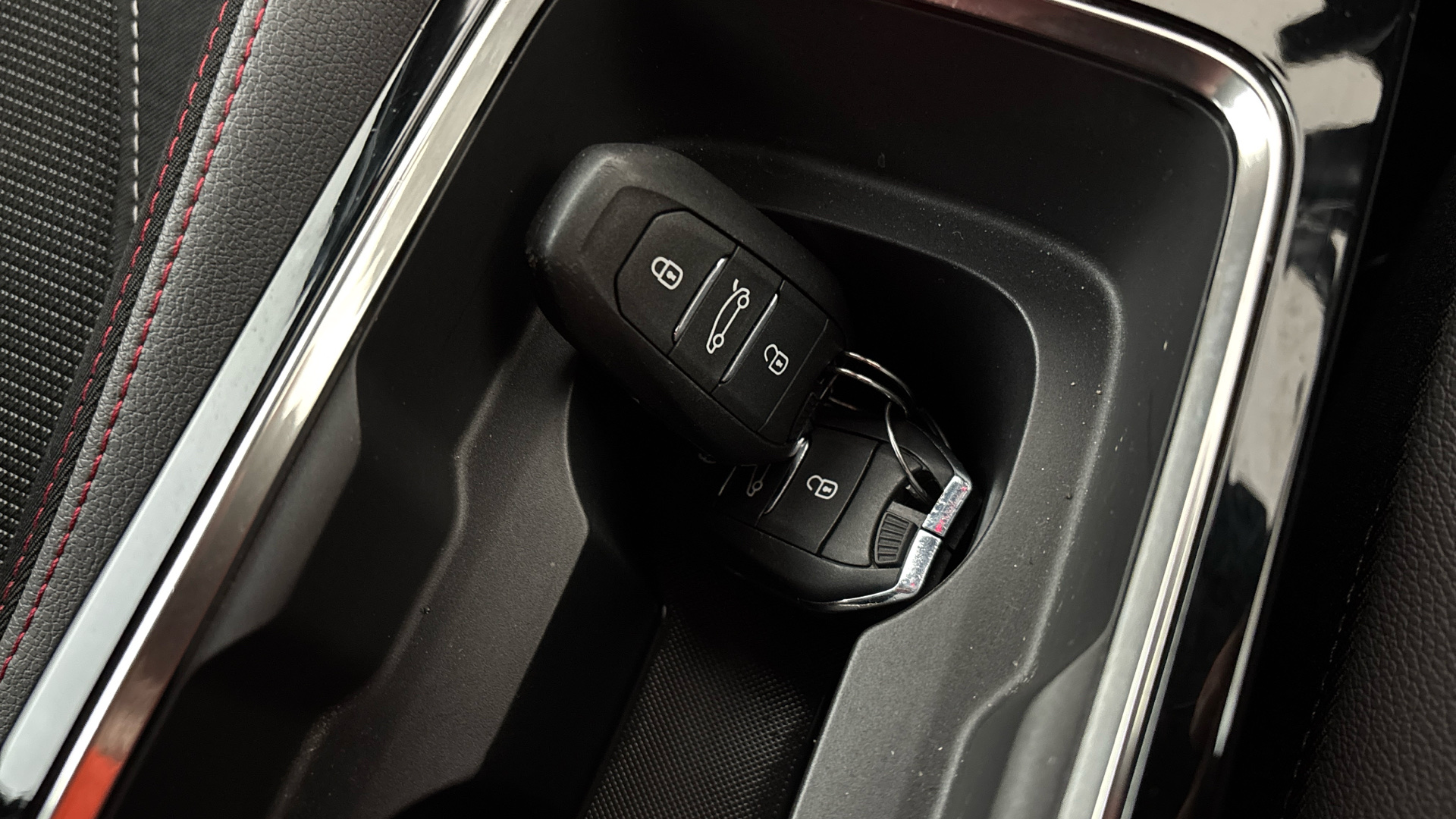 4070981 100kW SRi Premium 50kWh 5dr Auto