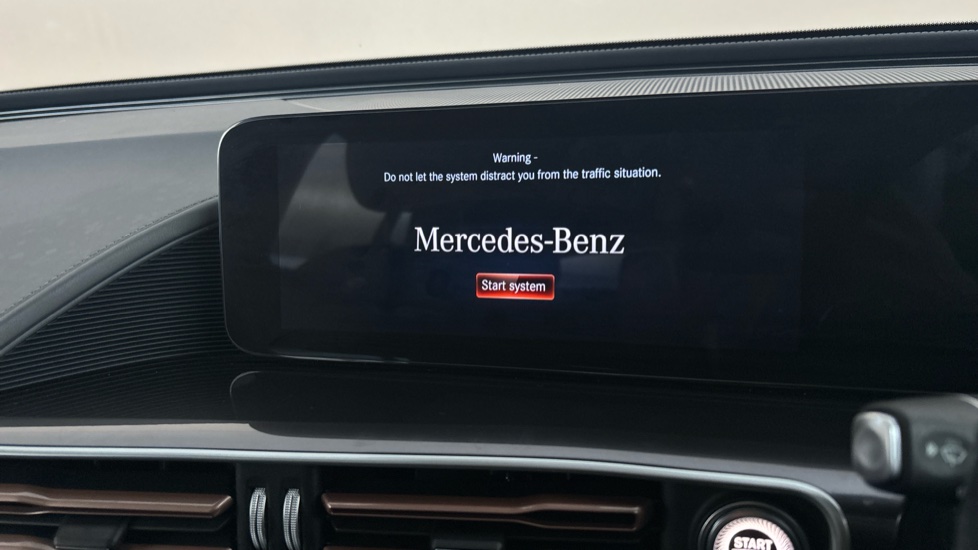 MERCEDES EQC Image 12