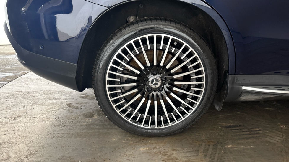 MERCEDES EQC Image 19