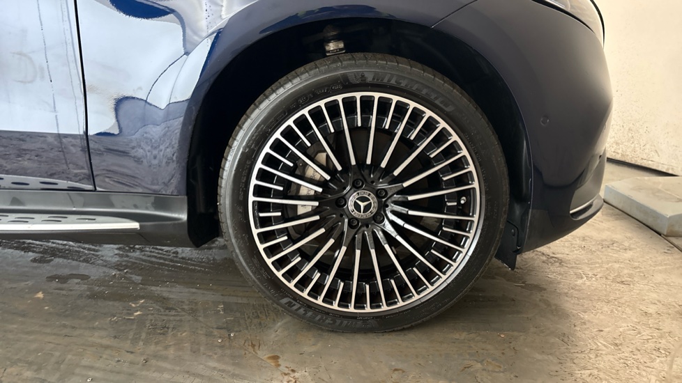 MERCEDES EQC Image 20