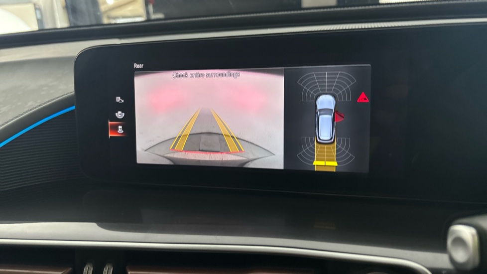 MERCEDES EQC reverse camera