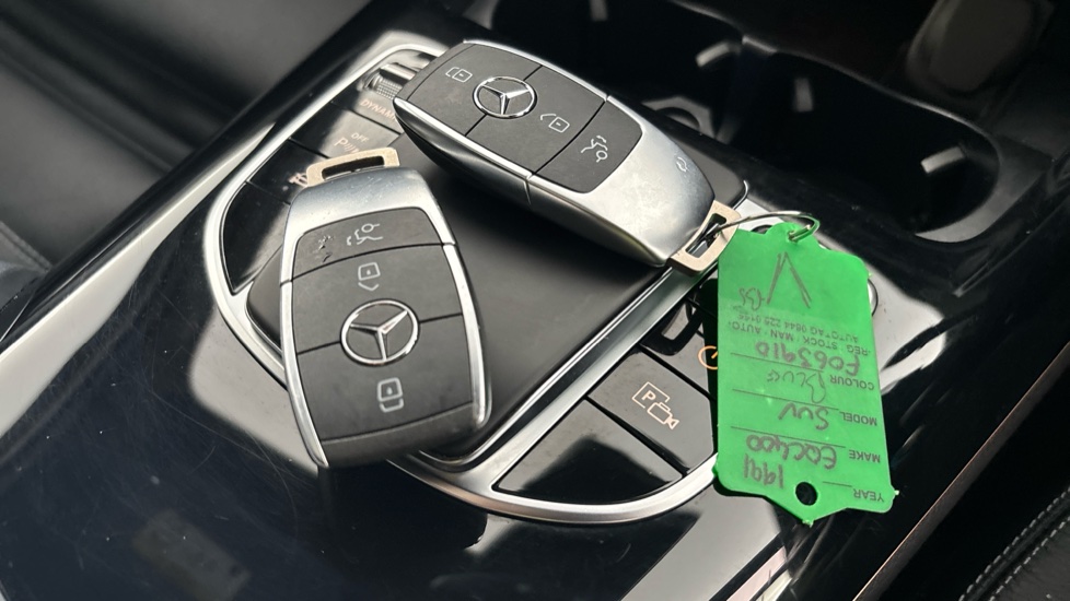 MERCEDES EQC 2 keys