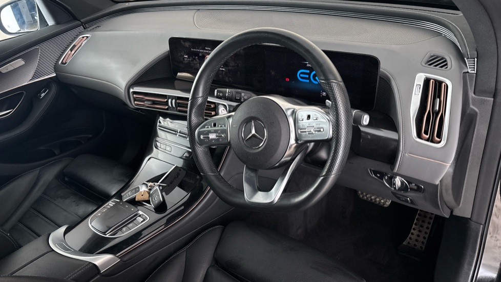 MERCEDES EQC Image 9