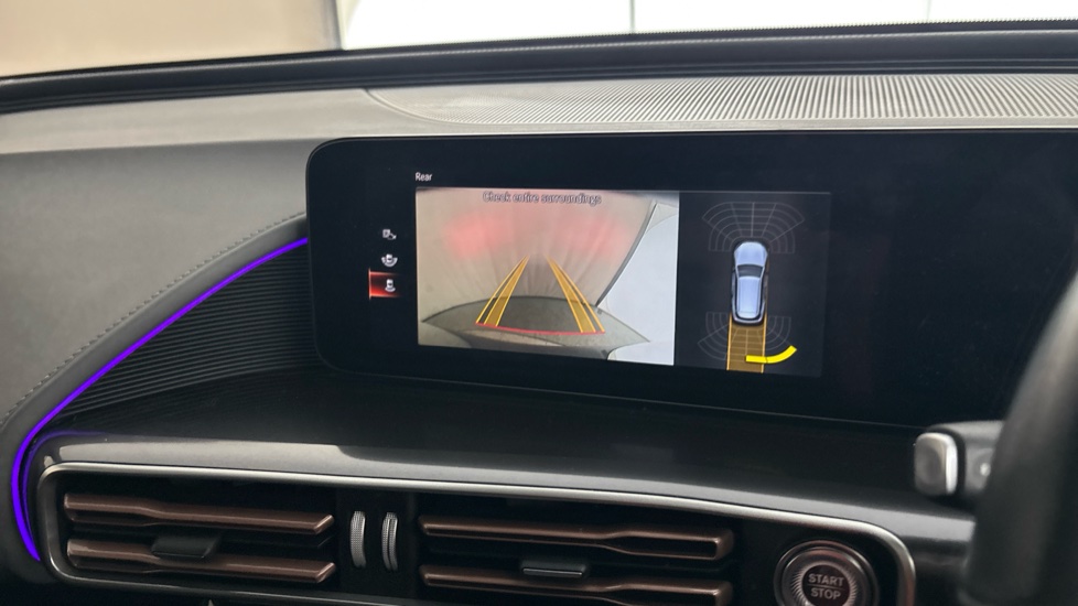 MERCEDES EQC Image 12